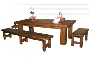 Mesa e bancos
